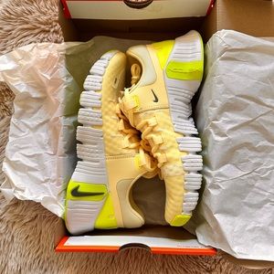 Brand new never worn Nike Metcon sneakers